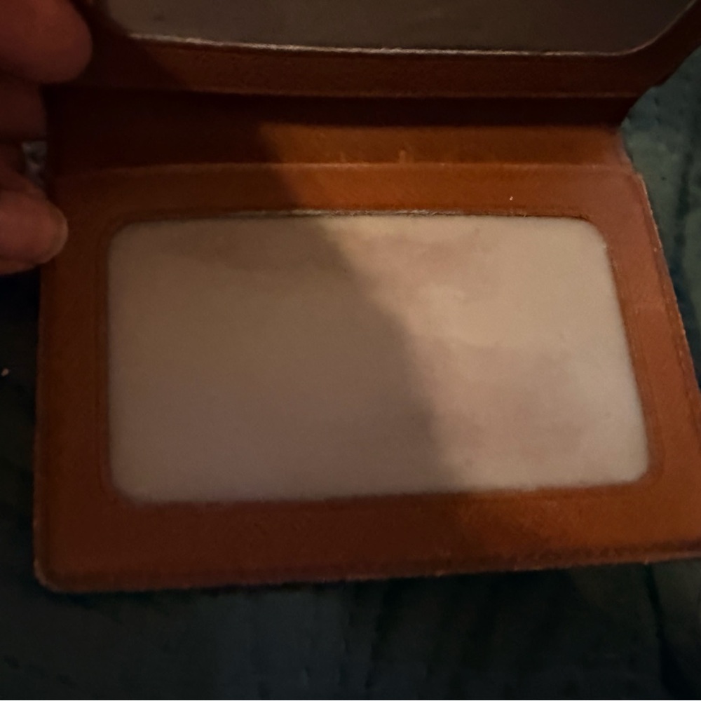 Louis Vuitton ID card holder - Picture 9 of 10